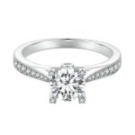 Strieborný prsteň s moissanitovým kryštálom, veľkosť 8