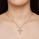 Strieborný náhrdelník s príveskom krížik, leštený