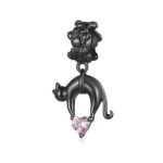 Strieborné kúzlo, čierna mačka