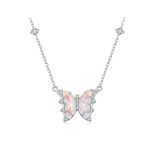 Strieborný náhrdelník s príveskom motýľa