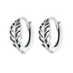 Strieborné náušnice, písmeno