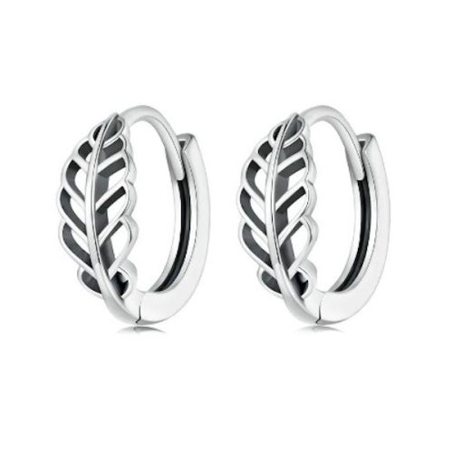 Strieborné náušnice, písmeno