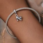 Strieborné kúzlo, mačiatko