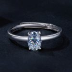 Strieborný prsteň s moissanitovým kryštálom, veľkosť 9