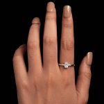 Strieborný prsteň s moissanitovým kryštálom, veľkosť 6