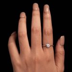 Strieborný prsteň s moissanitovým kryštálom, veľkosť 7