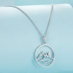 Strieborný náhrdelník s horským príveskom