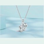 Strieborný náhrdelník s leňochodovým príveskom