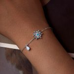 Strieborný náramok, kvetinový