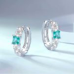 Ezüst fülbevaló zöld üveggel