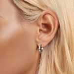 Ezüst fülbevaló hullámos mintával