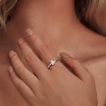 Ezüst gyűrű moissanitkristállyal