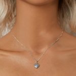 Strieborný náhrdelník s modrým príveskom