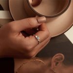 Strieborný prsteň v tvare hada