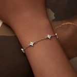 Strieborný náramok s kvetmi