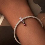 Strieborné kúzlo, kvety s lienkou