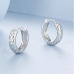 Strieborné náušnice s diamantovým vzorom