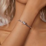 Strieborný náramok s mesačným kameňom, 19 cm