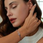 Strieborný náramok s mesačným kameňom, 17 cm