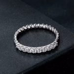 Ezüst gyűrű moissanitkristállyal, 8-as méret