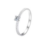 Ezüst gyűrű moissanitkristállyal, 6-os méret