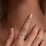 Ezüst gyűrű moissanitkristállyal, 7-es méret