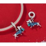 Strieborný prívesok, vianočný jazvečík