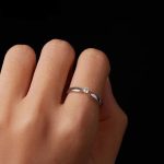 Strieborný dámsky prsteň s moissanitovým kryštálom, veľkosť 6