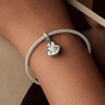 Strieborné kúzlo, srdce s mašľou