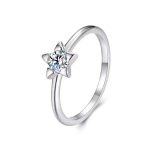 Ezüst gyűrű kristálycsillaggal, 7-es méret