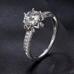 Strieborný prsteň s kvetom, veľkosť 8