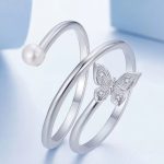 Strieborný prsteň s motýľom