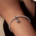 Strieborné kúzlo, buldog