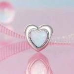 Strieborné kúzlo, srdce s opálom