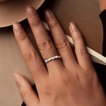 Strieborný prsteň s kamienkami, veľkosť 6