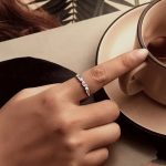 Strieborný prsteň s kamienkami, veľkosť 6