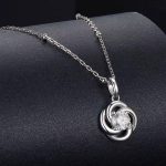 Ezüst nyaklánc virágmedállal