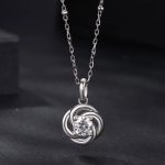 Ezüst nyaklánc virágmedállal