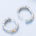 Ezüst fülbevaló, színes szívekkel