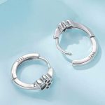 Ezüst fülbevaló, mancs