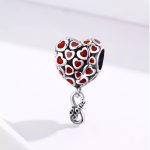 Strieborný prívesok s červenými srdiečkami