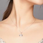 Strieborný náhrdelník s okrídleným krížikom