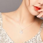 Strieborný náhrdelník s okrídleným krížikom