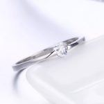 Strieborný prsteň s krištáľovým srdcom, veľkosť 7