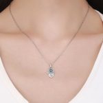 Strieborný náhrdelník, Ruka Fatimy