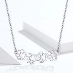 Strieborný náhrdelník s príveskom labky