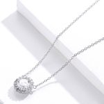 Strieborný náhrdelník s kvetinovým príveskom