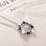 Strieborný náhrdelník s príveskom z pravej perly