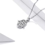 Strieborný náhrdelník s príveskom Hand of Fatima