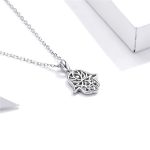 Strieborný náhrdelník s príveskom Hand of Fatima